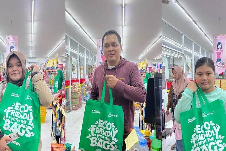 Mojokerto Bebas Kresek, Ribuan Tas Go Green Dibagikan Gratis di Alfamart