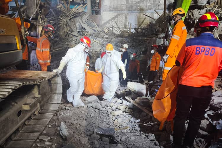 Presiden Prabowo Instruksikan Audit Bangunan Pesantren Pasca Tragedi Ponpes Al Khoziny
