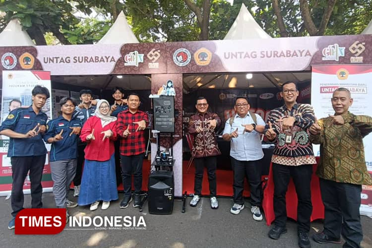 Pamerkan Robot Hingga AI yang Berdampak Sosial, Untag Surabaya Raih Best Poster