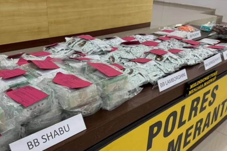 Polisi Gagalkan Peredaran Sabu Sebanyak 30 Kg dan 'Happy Water' dari Malaysia di Meranti