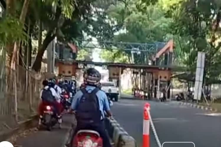 Viral Penyeberangan di Jembatan Bendungan Lahor Karangkates Blitar-Malang Berlakukan Tarif, Warganet Malang Protes