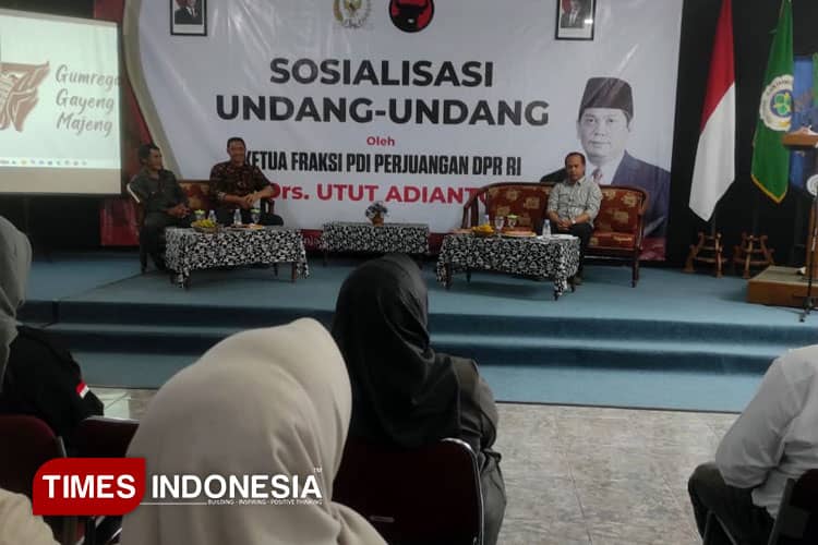 Ketua Komisi I DPR RI Sosialisasi UU BUMN kepada Ratusan Mahasiswa Politeknik Banjarnegara
