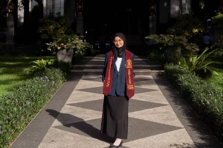 Perjuangan Annes, Dari Buruh Kacip Mente ke Wisudawan Terbaik UB