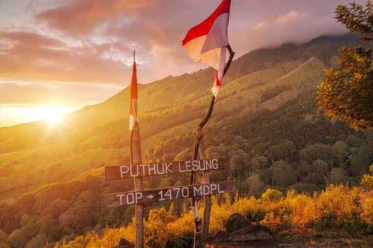 Sunrise at Putuk Lesung, A Perfect Trail for Novice Hikers in Pasuruan