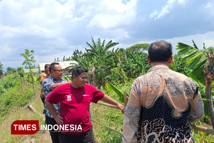 Camat Pajarakan Probolinggo Cek Fisik DD Sukomulyo, Pastikan Manfaat Bukan di Kertas