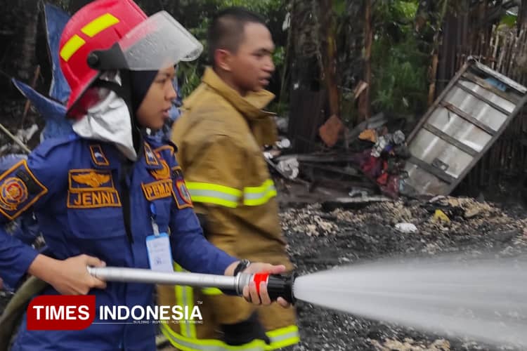 Srikandi Damkar Pemalang: Kisah Jenni, dari Matematika ke Penjinak Api