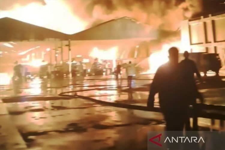 Kebakaran Landa Pabrik Limbah B3 PT Dame Alam Sejahtera di Karawang