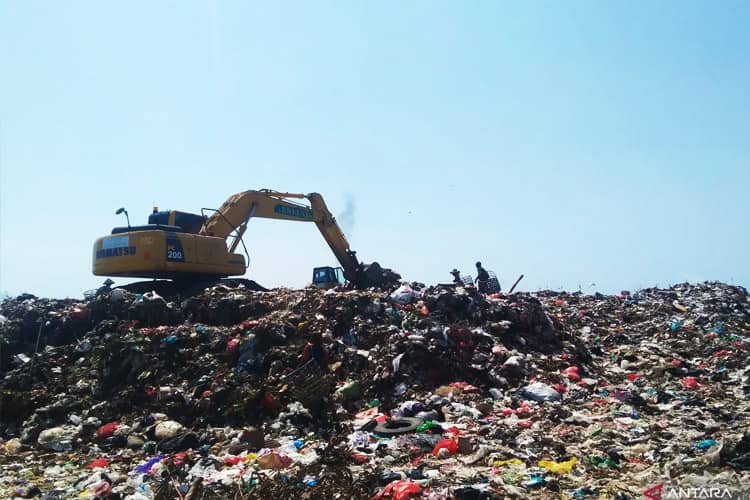 Wagub Bali Pastikan Gunung Sampah di TPA Suwung Akan Habis Setelah PLTSa Beroperasi