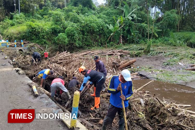 Cuaca Ekstrem di Kabupaten Malang Memicu Banjir Luapan Sungai hingga Tanah Longsor