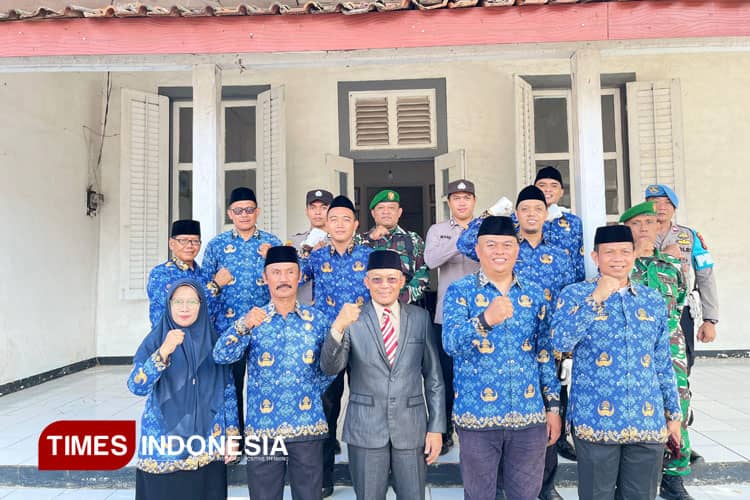 "Layangan SAE", Inovasi Kecamatan Leuwimunding Permudah Layanan KK di Majalengka