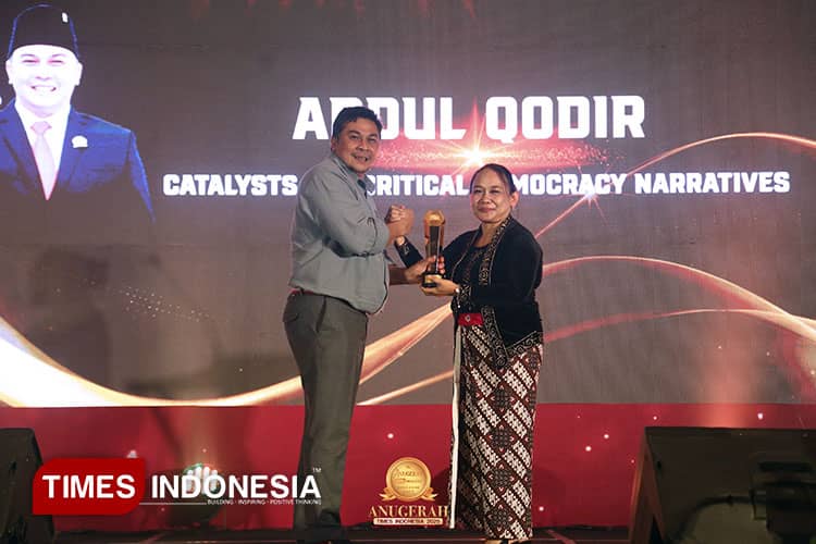 Abdul Qodir Terima ATI 2025, Konsisten Hidupkan Narasi Demokrasi Kritis