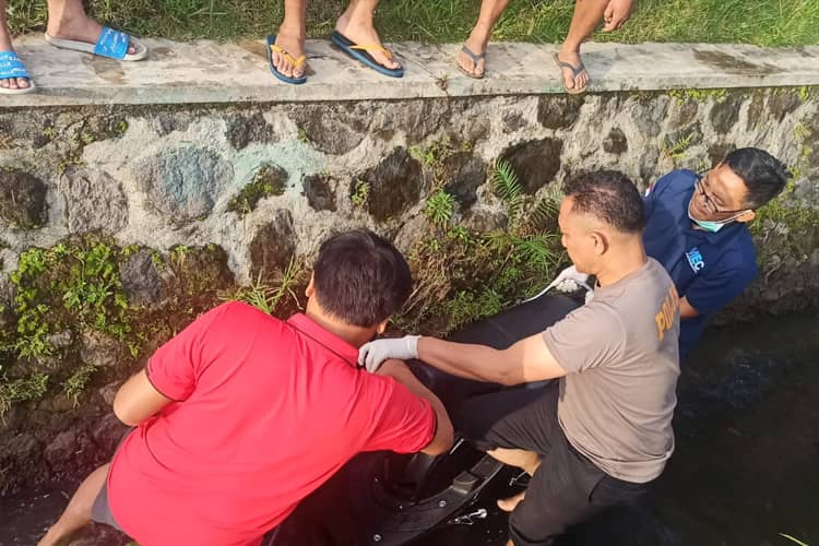 Pria Ditemukan Tewas Tengkurap di Selokan Perumahan Karangploso Malang, Korban Laka Tunggal