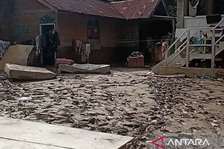 Desa di Pidie Jaya Terendam Lumpur Setinggi 2 Meter, Warga Butuh Alat Berat untuk Bisa Pulang