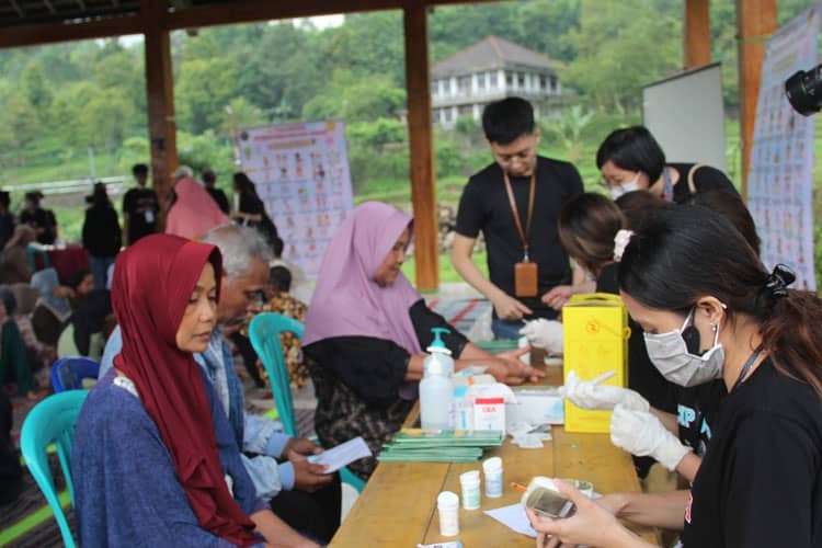 Layanan Kesehatan Gratis FK Universitas Ciputra di Mojokerto, Ungkap Minimnya Pemeriksaan Preventif Warga