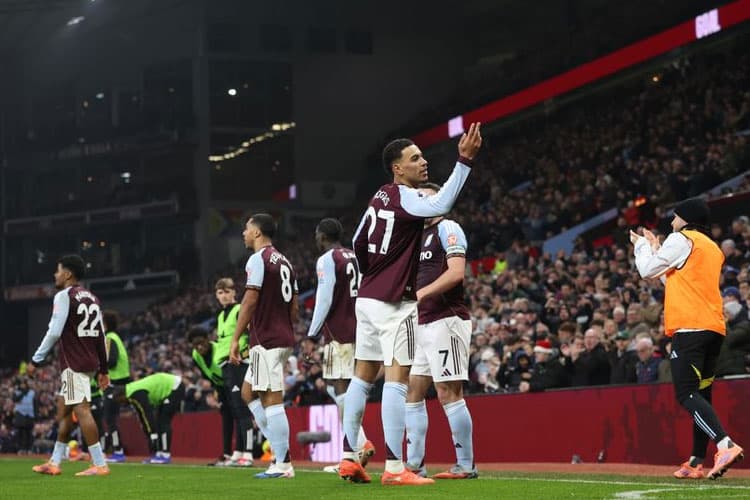 Tekuk Manchester United, Aston Villa Panaskan Persaingan Papan Atas