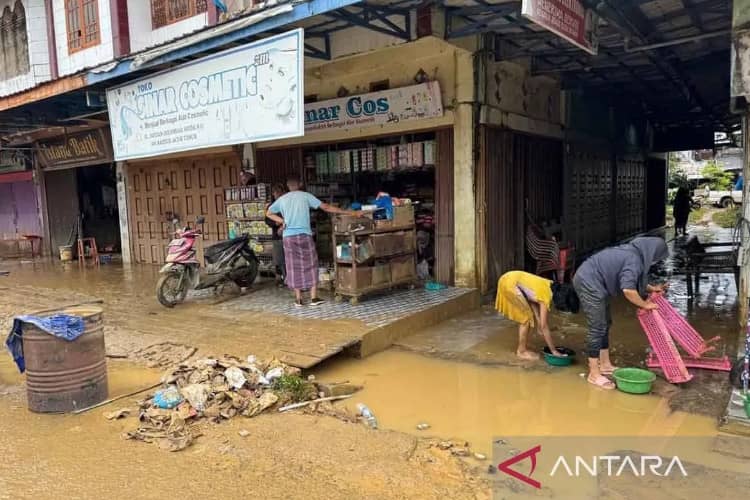 Sampah Membludak Pascabanjir Aceh Timur Capai 1.200 Ton per Hari