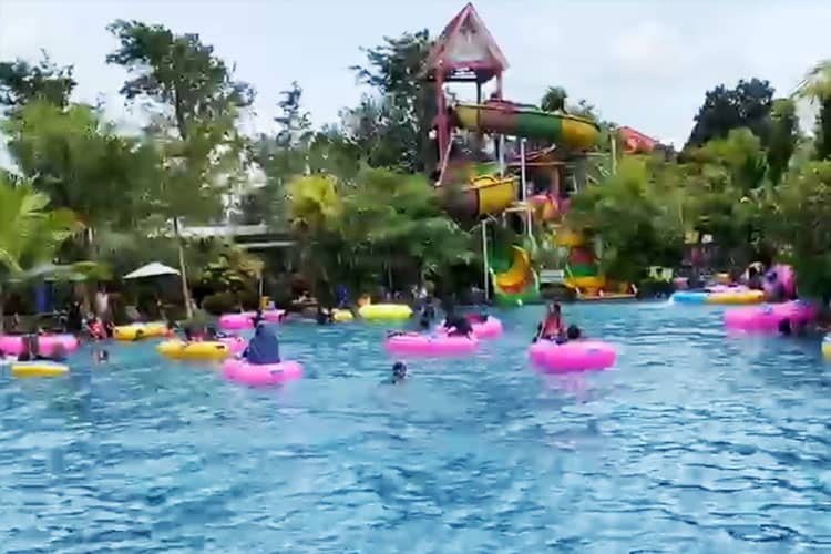 Libur Nataru Bondowoso, Pengunjung Navara Water Park Tembus Ribuan Orang per Hari