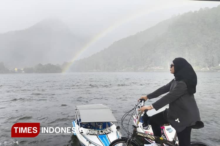 Sihir Pelangi di Telaga Sarangan; Libur Akhir Tahun, Wisatawan Mulai Membeludak
