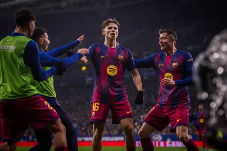 Joan García Jadi Pahlawan, Barcelona Taklukkan Espanyol di Derby Catalan