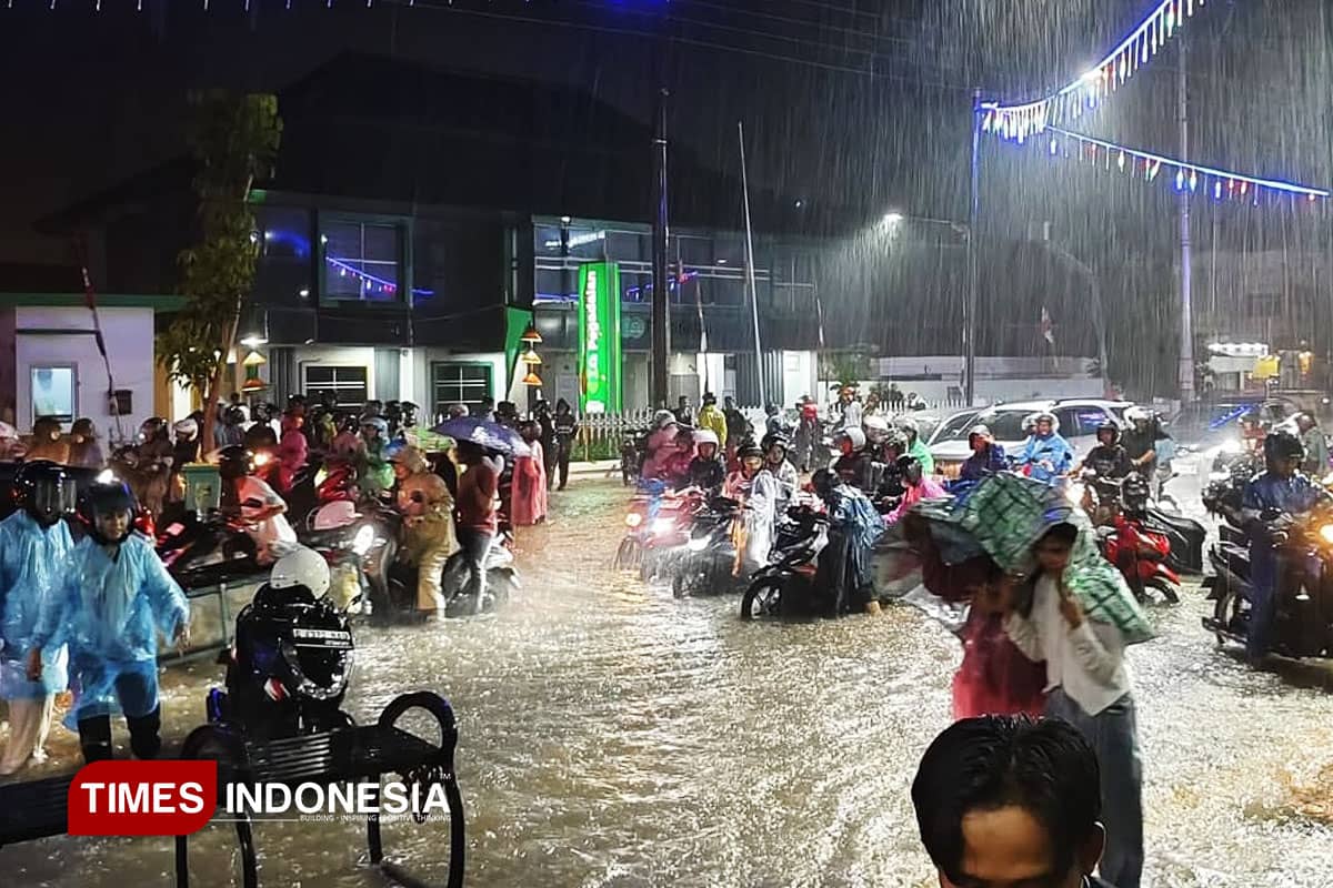 Hujan Deras Rendam Sejumlah Kawasan Perkotaan Pemalang, Ketinggian Banjir Capai 1 Meter