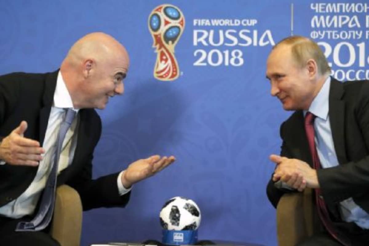 FIFA Dorong Pencabutan Sanksi untuk Rusia, UEFA Menolak