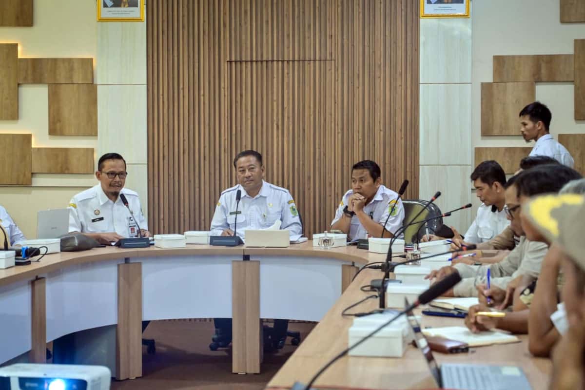 Warga Audensi Pemkab Banjarnegara Terkait Pengerukan Sedimen PLTM Karekan