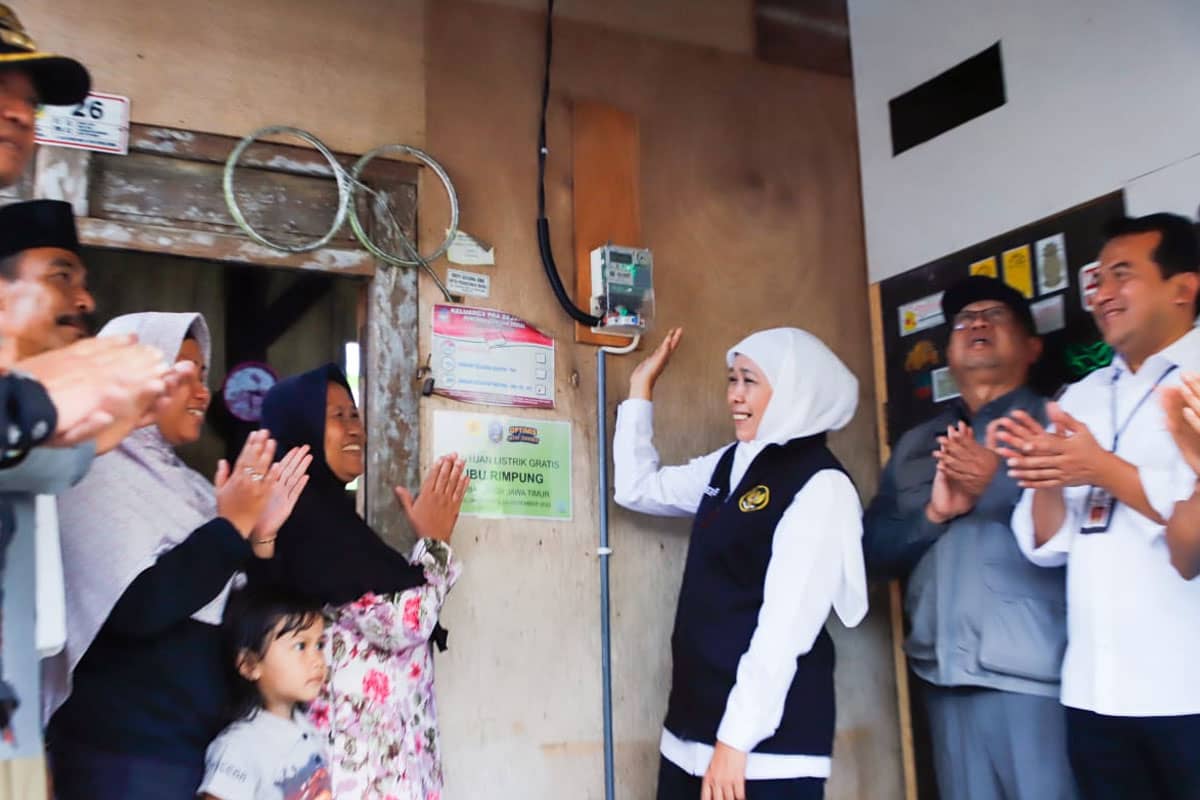 Targetkan Rasio Elektrifikasi 100 Persen, Pemprov Jatim Pasang Listrik Gratis untuk 3.400 RTM