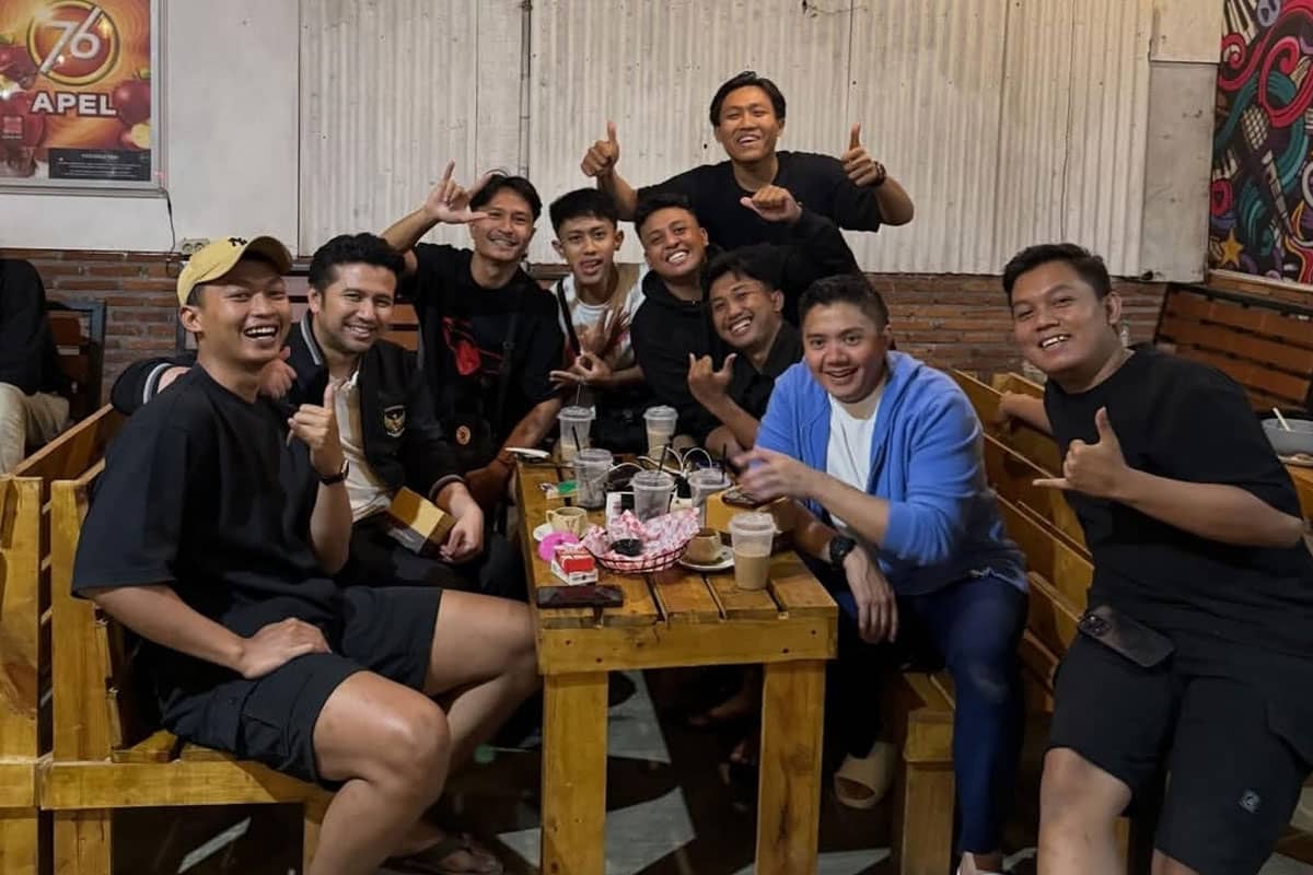 Seskab Letkol Teddy Nobar Timnas Futsal di Cafe Malang