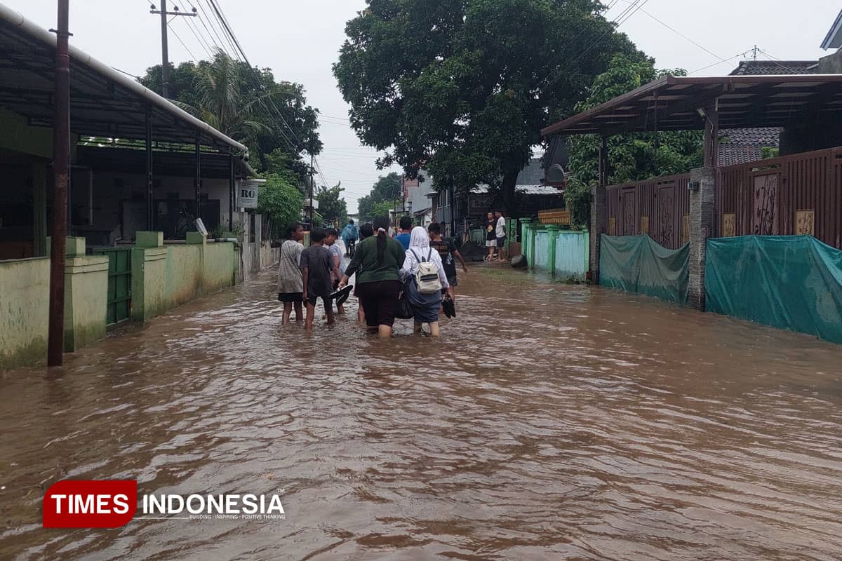 Banjir Kiriman Rendam Dua Kecamatan di Probolinggo, Warga Sigap Hadapi Genangan
