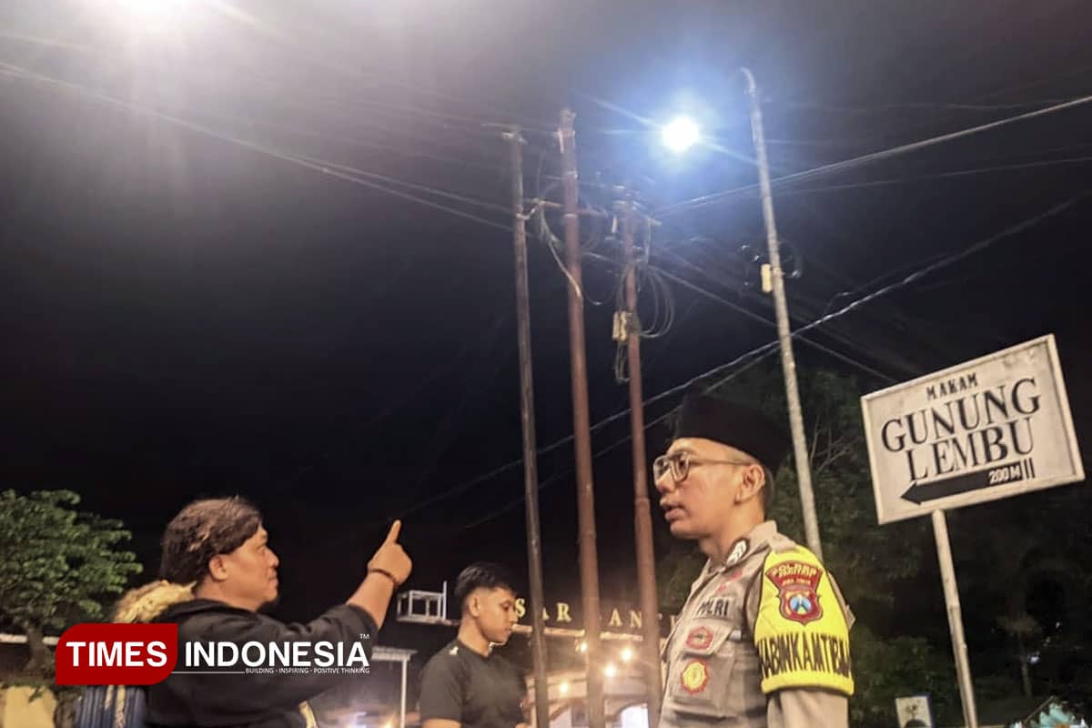 Kabel Semrawut Merambah Desa Pacitan, Warga yang Resah: Butuh Penertiban Menyeluruh