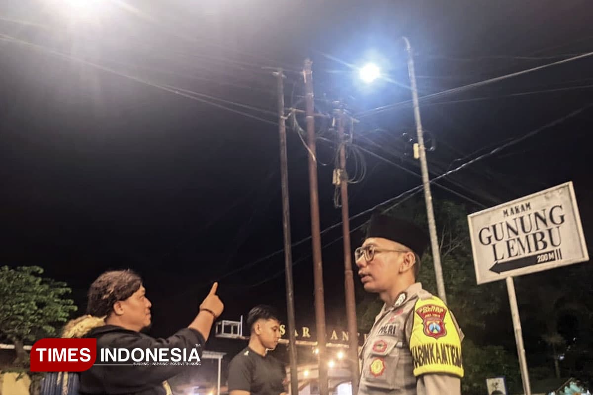 Kabel Semrawut Merambah Desa Pacitan, Warga yang Resah: Butuh Penertiban Menyeluruh
