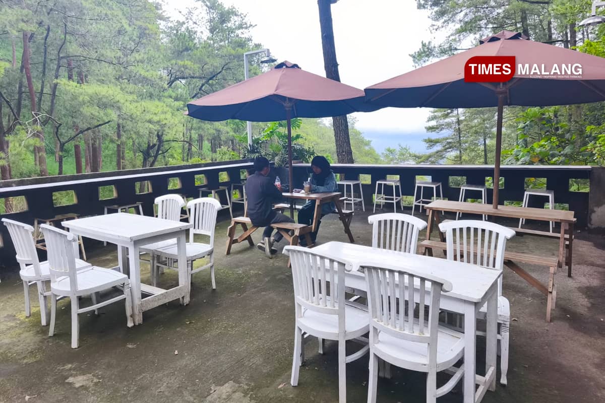 Golden Spot Cafe and Resto Tawarkan Panorama Pegunungan Kota Batu dengan Konsep Modern