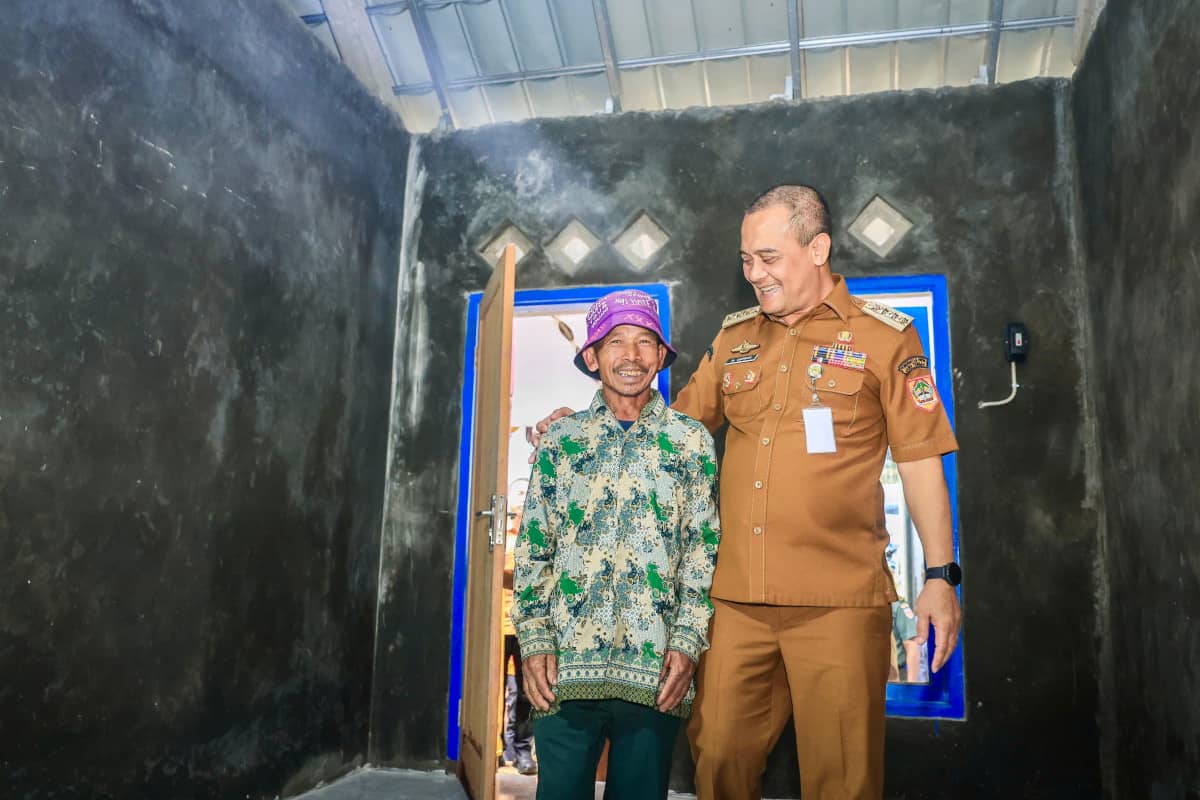 Gubernur Ahmad Luthfi Serahkan 36 Rumah Tahan Gempa untuk Korban Tanah Gerak Banjarnegara