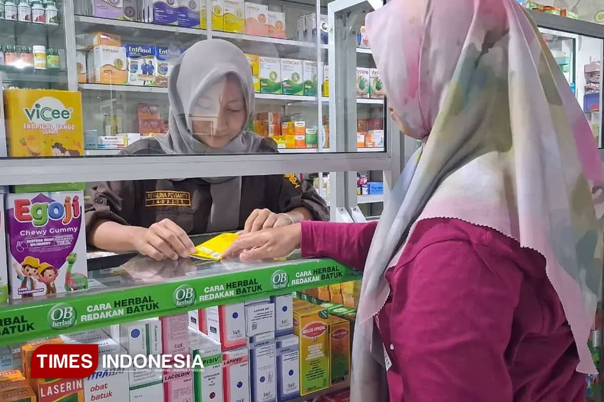Cetak Tenaga Profesional, Mahasiswa Akafarma Sunan Giri Ponorogo Diterjunkan Praktik di Apotek