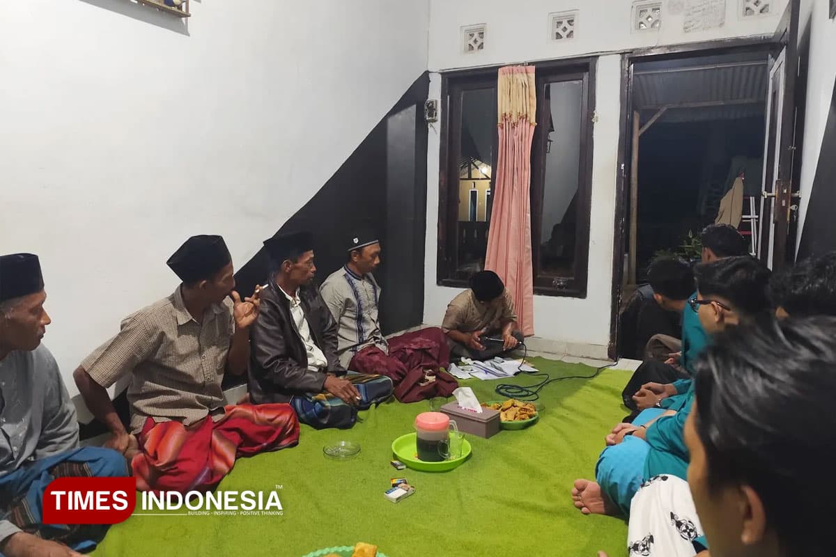 Mahasiswa KSM-T UNISMA: Membaur dalam Rutinan Tahlil di Desa Kemiri