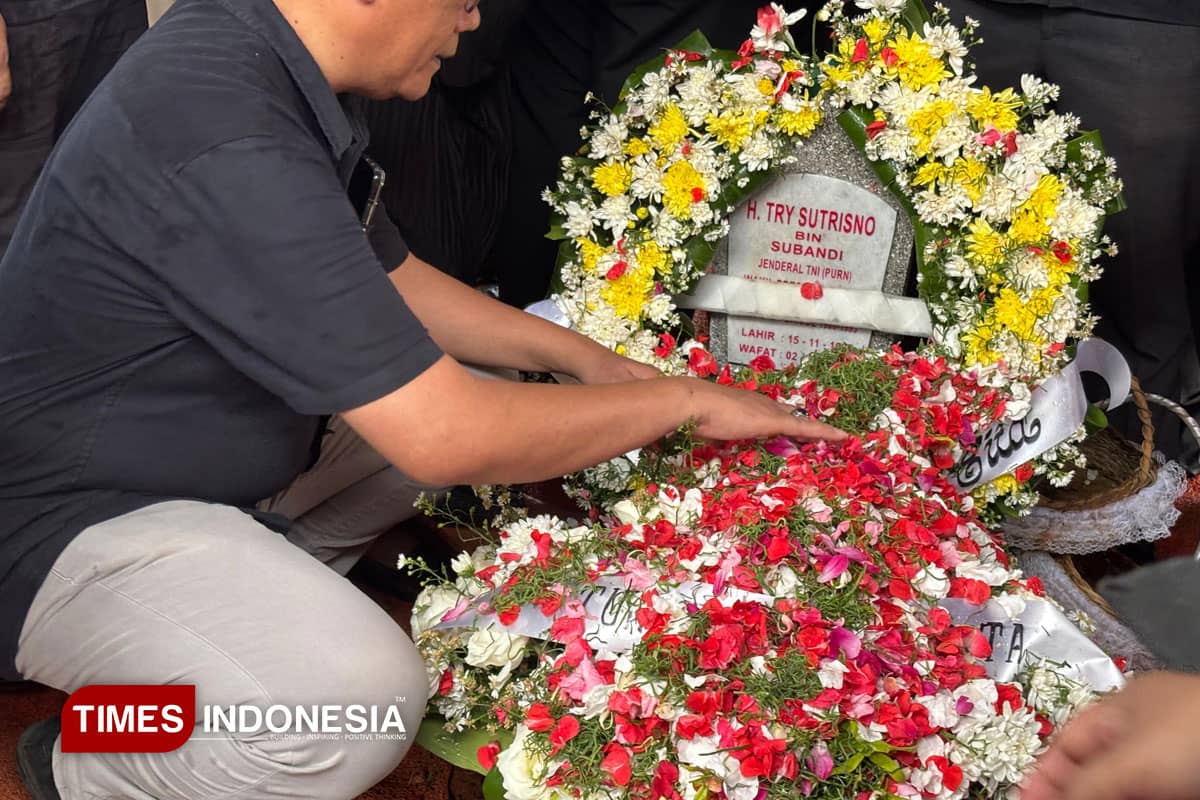 Presiden Prabowo Subianto Jadi Inspektur Upacara Pemakaman Wapres Try Sutrisno