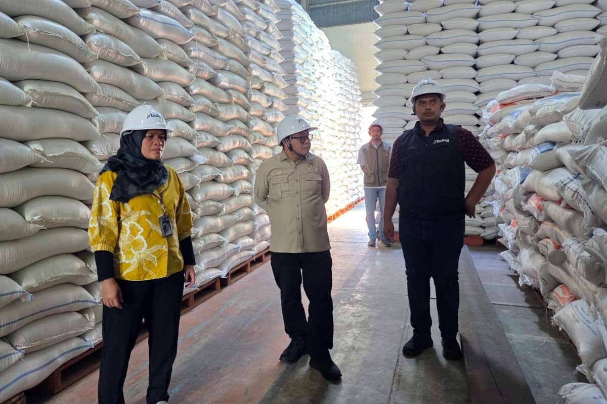 Pantau Stok Lebaran, Sonny T. Danaparamita Apresiasi Surplus Beras di Bulog Banyuwangi