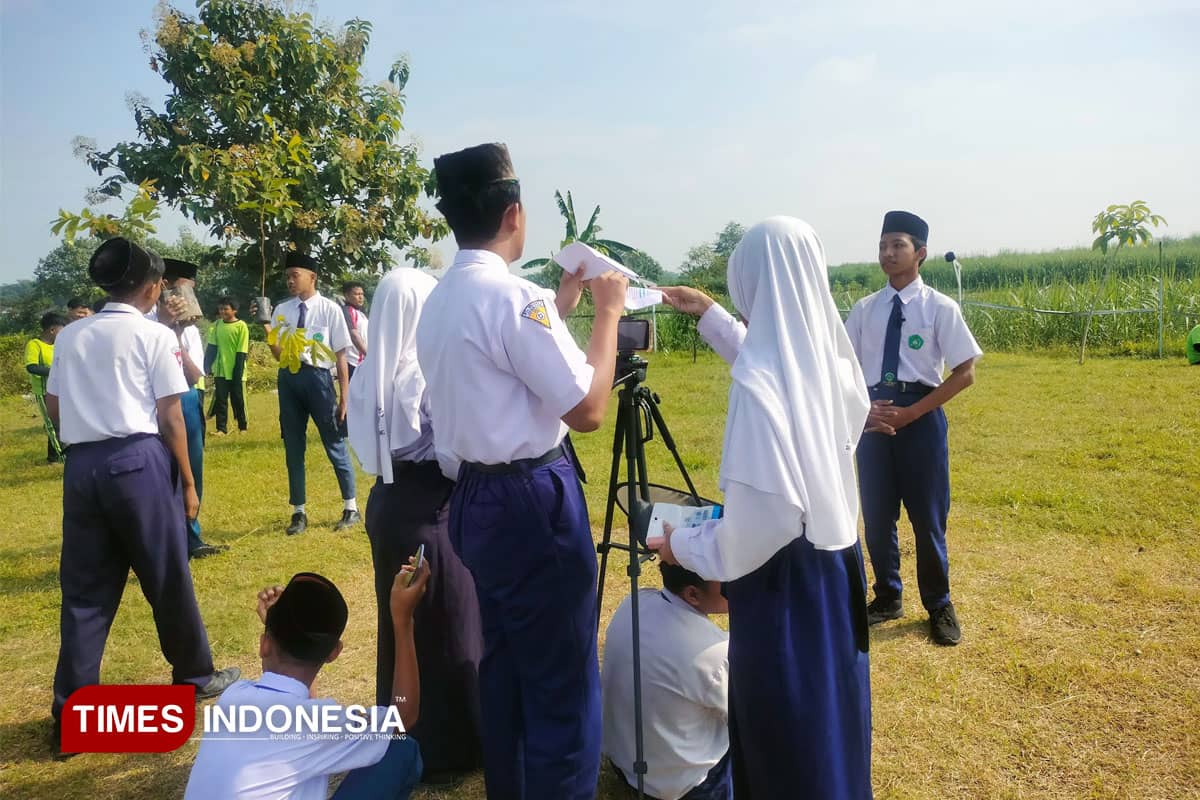 Belajar Layaknya Tim Produksi Profesional, Tim Film MTsN 9 Jombang Tumbuhkan Kreativitas, Kerja Sama, dan Percaya Diri Siswa