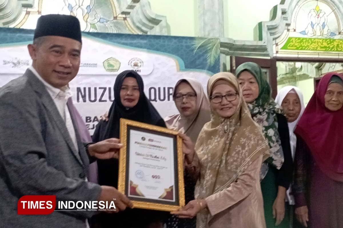 Istiqamah Baca Qur'an, Jemaah Masjid Jami' Baiturrahim Curungrejo Terima Penghargaan