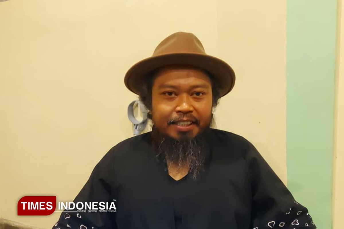 PUSAKATA Hipnotis Publik Rembang dalam Konser Intimate di Lokcan Kopitiam