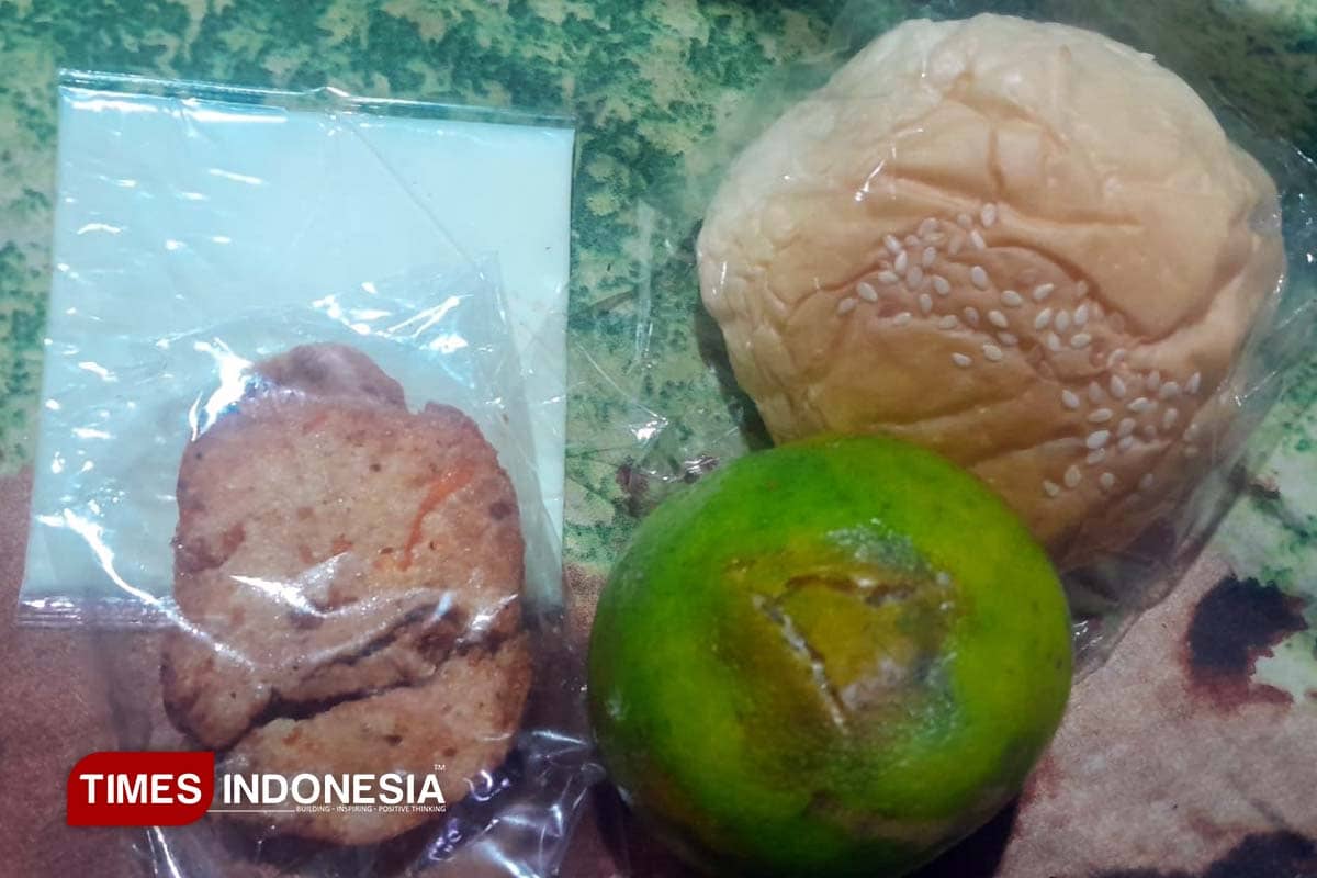 Wali Murid di Banyuwangi Temukan Buah Busuk dan Berbelatung dalam Paket Makan Bergizi Gratis