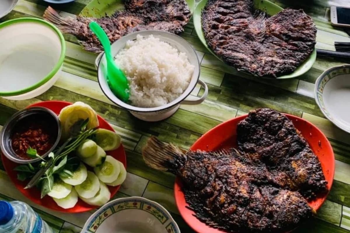 Empat Warung Ikan Bakar dengan Suasana Alam di Malang, Bisa Mancing Sendiri