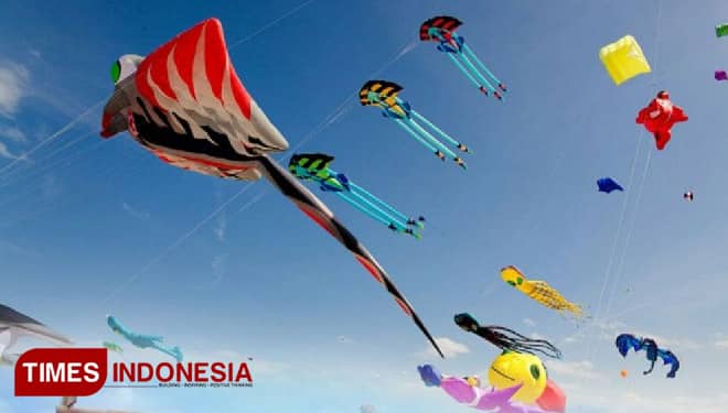 Meriahnya Lomba Layang-layang di Balekambang