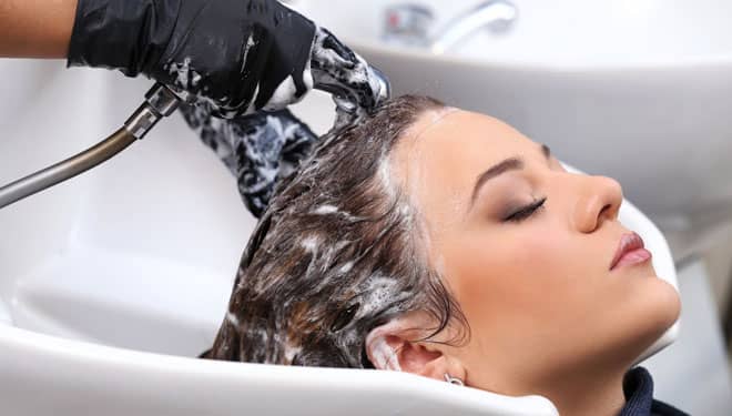 Apa yang akan Terjadi saat Kamu Jarang Mencuci Rambut?