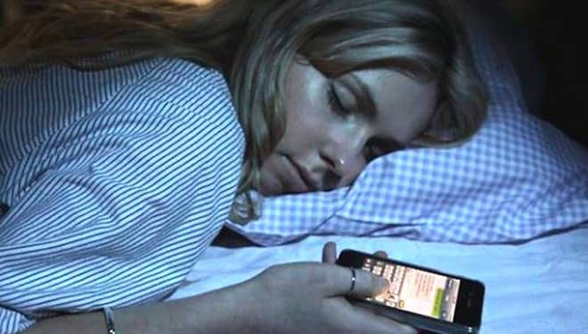 Agar Tak Berisiko, Ini Jarak Aman Menaruh Ponsel saat Tidur