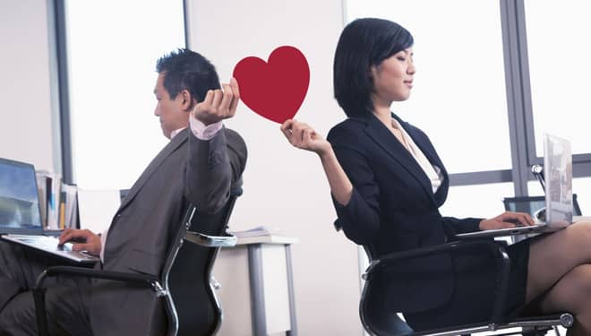 Ini Untung Rugi Menikah dengan Teman Sekantor