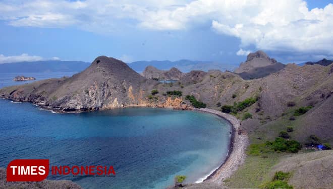 Jadi Pesona Laut Flores, Begini Keindahan Pink Beach