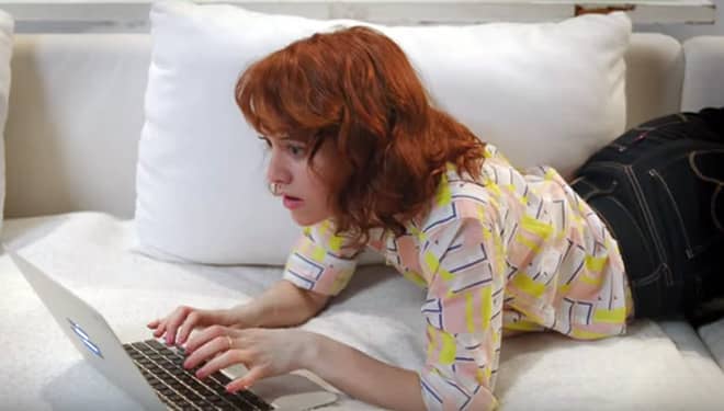 Masih Sering Stalking Mantan? Ternyata Ini Penyebabnya