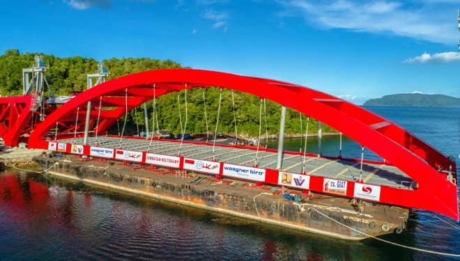 Jembatan Baja Terbesar di Indonesia Dipasang di Jayapura