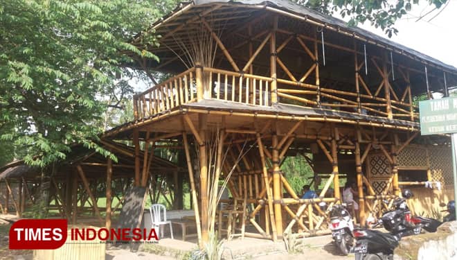 Yuk Ngopi Santai di Warung Bambu Angkringan, Pujur Bondowoso